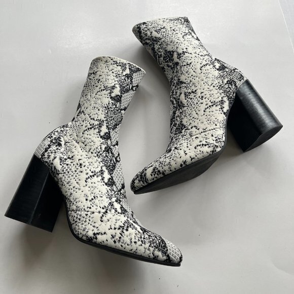 Steve Madden Trent Knit Ankle Bootie Shoes Snake‎ Print Textile, Womens Size 7.5 - Picture 4 of 7